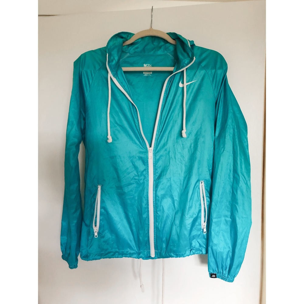 Nike Windbreaker w/ hidden folding pocket